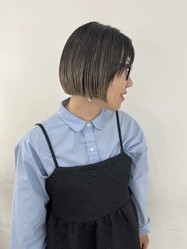 エンドリンク(endlink) デザインホワイトカラー×センターパートボブ