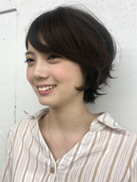 ジョニアンドロージ(Joni & Rougy) 軽やかカールのショートヘア