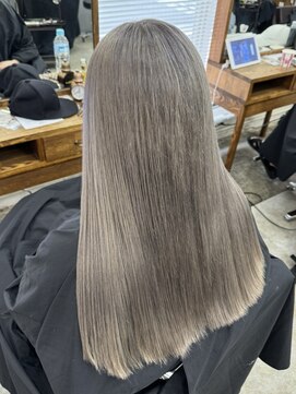 アジールヘア 北千住駅西口店(agir hair) 寒色系ハイトーンペールシルバーカラー グレージュ 北千住