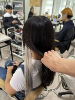 アジールヘア 所沢プロペ通り店(agir hair)&nbsp;ホワイトイヤリングカラーイメチェンシースルー前髪所沢韓国学生
