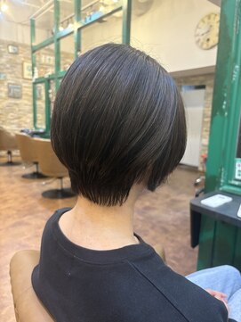 ヘアーラウンジ アンフィ 井土ヶ谷(Hair Lounge Anphi) 襟足すっきり丸みショートボブ