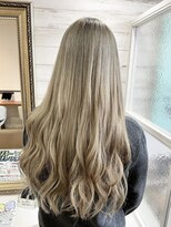 エム インターナショナル 白岡 キュート(EMU international CUTE)&nbsp;上品ホワイトベージュカラー