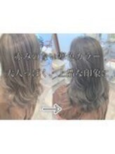 白髪染めによって赤くなりやすい髪色を、寒色系のアッシュやグレーで白髪と調和するカラーに。