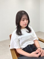 シーバイトリコ 市川(SEA by tricot)&nbsp;オリーブカラー×柔らか顔まわりレイヤーミディ