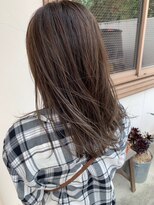 シー 岡崎(,SHE) 風でちらっとハイライトインナーでバイカラー