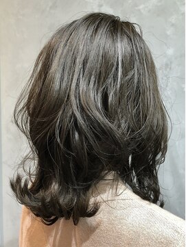 キー ヘアーアンドビューティーサロン(Kii hair&beauty salon) グレージュカラーで艶っぽいローレイヤースタイル