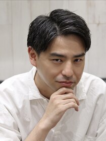 ヨシザワインク プレミアム 横浜 桜木町店(YOSHIZAWA Inc. PREMIUM) 爽やかビジネスカジュアル黒髪ツーブロック
