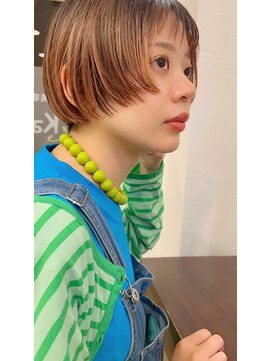 ホヌン 茅ヶ崎(Honnun) ハイトーン刈り上げ丸みの前上がりショートボブ20代30代40代