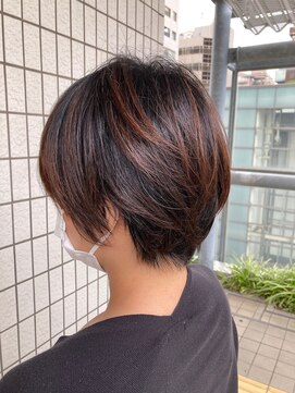 スタジオ アルファプラス 日暮里店(studio α+) ステップボーンカットカットボブショートハイライト白髪ぼかし