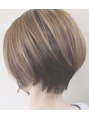 美容室テク アート バイ シック 朝の手入れがラクなショートです。頭の形も綺麗に見えます。