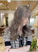 ホワイトグレージュ/ハイトーン/ダブルカラー/ブリーチ/20代