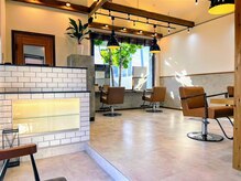 アグ ヘアー クラム 高知高須店(Agu hair kulam)の雰囲気（カフェ風のゆったり寛げる居心地の良い空間です。）