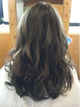 ララテラス(LaLa Terrace) ～LaLa Terrace流～ハイプラチナグレー×無造作ウェーブ