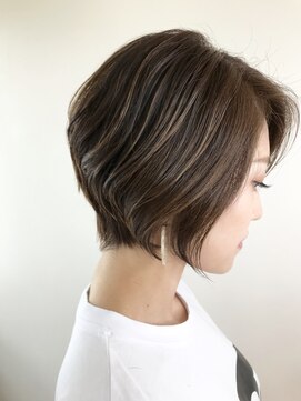 チェレ ロッソ 金剛店(Chere rosso) くびれショート×ハイライト×モノトーンベージュ