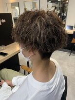 ジーニー 横浜(giinii)&nbsp;ツイストスパイラル-ハイライト　スリークショート