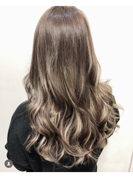 フツーロ 栄(FUTURO) プルエクステ