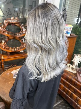 バイブアンドアネックス(VIBE & ANNEX) 《momoka》シャドウルーツバレイヤージュホワイト20代30代