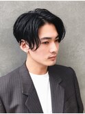 センターパートニュアンスパーマツーブロック前下がりメンズヘア