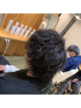ヘアアンドフェイス ルースト(hair&face ROOST) 緩めの波打ちスパイラル