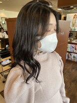 アッシュ アーティスティック スタジオ オブ ヘア(Ash artistic studio of hair)&nbsp;センターパートミディアムヘア