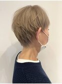 白髪を活かしたブリーチヘア!ベリショ&ミルクティベージュ
