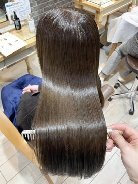 プラグ バイ ネオリーブ(plug by neolive) グレーベージュ×髪質改善 [髪質改善/縮毛矯正]韓国J