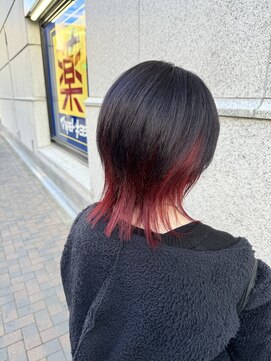 ミラレスカ 栄(MIRA RESCA) 赤髪インナーウルフ