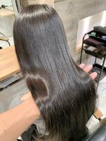 アイヴィー(IVY)&nbsp;アッシュカラー　レイヤーカット　シースルーバング　水越