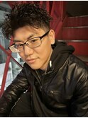 ツーブロック刈り上げツイストパーマアップバングメンズヘア