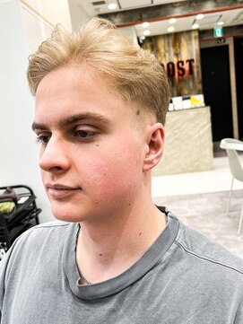 ルースト 京都駅前店(ROOST) 【フェードカット】サイドパートスタイル