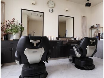 池田理容室の写真/あなたのためだけのスタイリストが、仕上げまでしっかりサポート！特別なヘア体験をお楽しみください。