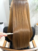 アトレ 福岡大名店(attrait)&nbsp;ブラウンセミロング × 上質な艶感を引き出すカット＆カラー