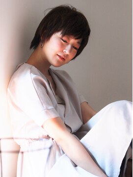 アトリエパーランプ(Atelier par LAMPE) ラフ感を残したアシンメトリーな黒髪ワンサイドショートn