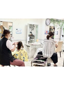 【女性スタッフ多数】女性目線での似合わせ×アドバイスでより素敵なあなたを演出します！親子連れも歓迎♪