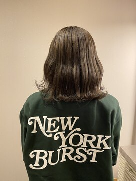 チャプター 問屋町(chapter) ケアブリーチオリーブグレージュカラー外はね鎖骨ボブレイヤー