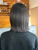 ビスクヘアデザイン(bisq hair design)&nbsp;切りっぱなしボブ　ブルーブラック　ブリーチカラー　暗髪