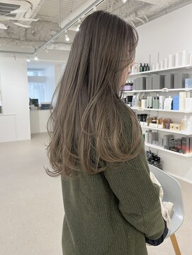 ノウハウ タニマチ(KNOWHOW tanimachi) ふわっと動くレイヤー/ブリーチで魅せるミルクティーグレージュ