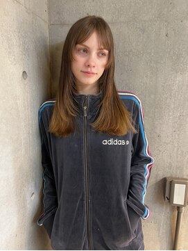 ホテリー(Hotely) ダブルカラー/レイヤーカット/デザインバング