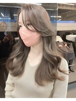 フォンズ(FONS)&nbsp;小顔に見せるオルチャンヘア くびれセミロング ツヤカラー