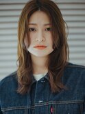 後れ毛で小顔効果！セミロングレイヤー