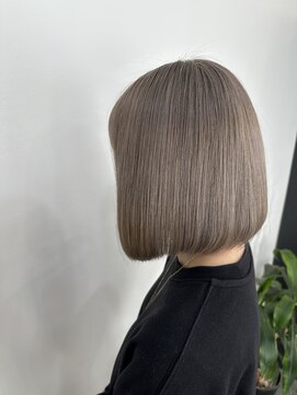 ルヴェルヘアー(Revel hair) ミニボブ×ハイトーングレージュ