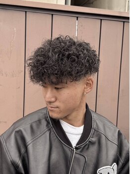 イージーライフ カットクラブ(EASY LIFE CUT CLUB)の写真/パーマ×ツーブロックスタイルや刈り上げスタイルのオーダー多数！洗練された清潔感あるデザインをご提案。