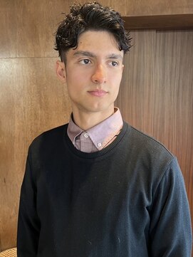 ヨロヘアー(YOLO hair) センターパート/パーマ/刈り上げ