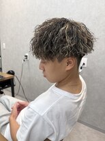 ジーナ 天神(Zina)&nbsp;ツイストスパイラル/ツイストパーマ/金メッシュ