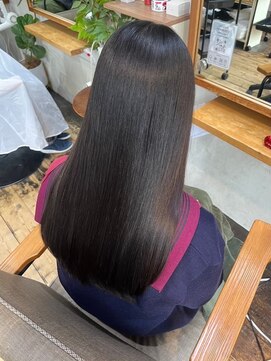 ヨンセンチメートルヒロサカ(4cm HIROSAKA) 髪質育成縮毛矯正