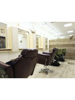 【瓦町駅徒歩1分/21時まで営業】メンズの隠れ家サロン。スーツに似合うお洒落なメンズstyleを提案します！