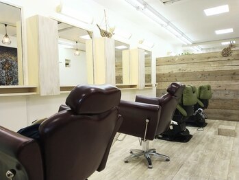 アリーム 瓦町店(Areem)の写真/【瓦町駅徒歩1分/21時まで営業】メンズの隠れ家サロン。スーツに似合うお洒落なメンズstyleを提案します!