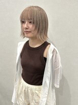 イロ(iro)&nbsp;ホワイトベージュ×ウルフカット