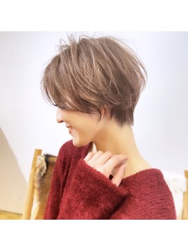 ラナ 渋谷(Lana) 【Chill】大人かわいいホワイトアッシュクールショートパーマ