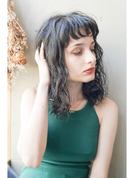 マセナ(Masena) オン眉バング×ミディカール